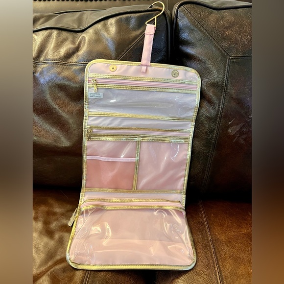 Beautiful Pink and Gold Folding Hanging Makeup Travel Bag - Picture 4 of 8
